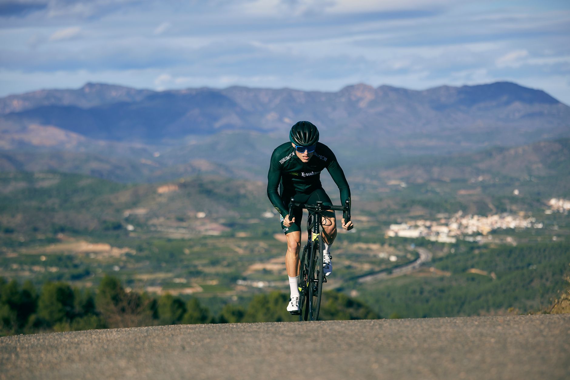 Cyclist climbing a hill for adaptive planning versus calendar comparison.
